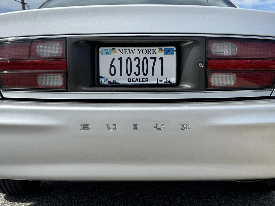 2000 Buick Park Avenue - Image 29 of 31