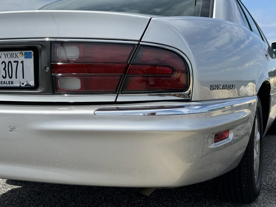 2000 Buick Park Avenue - Image 30 of 31