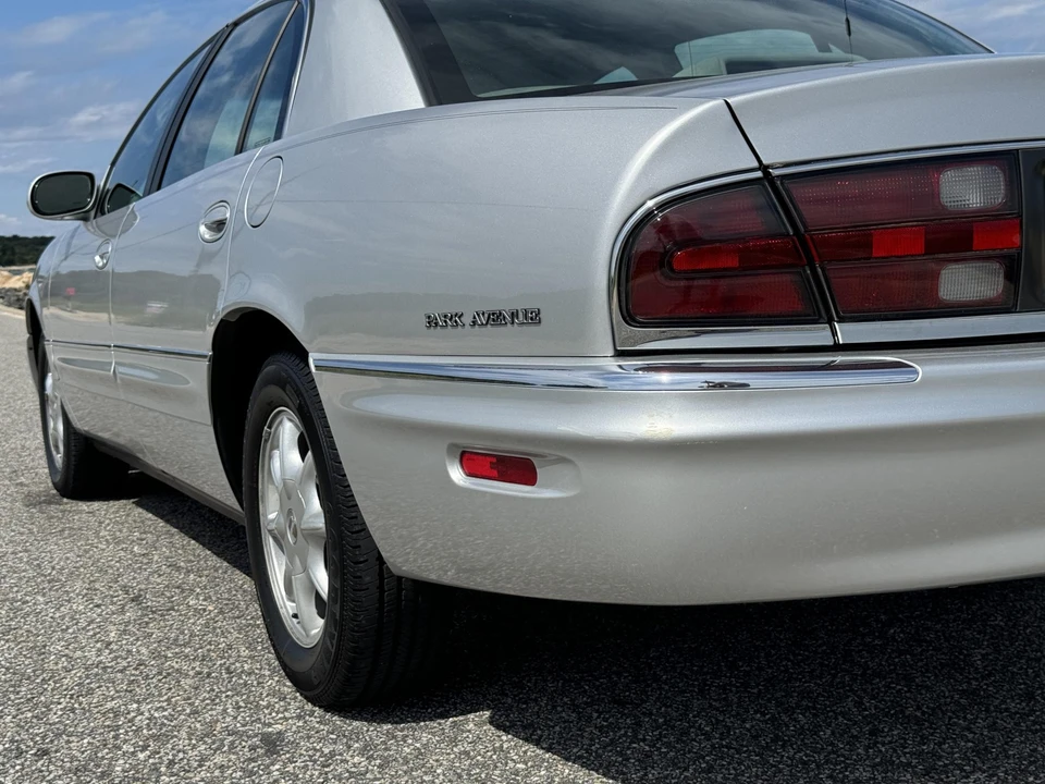 2000 Buick Park Avenue - Image 26 of 31