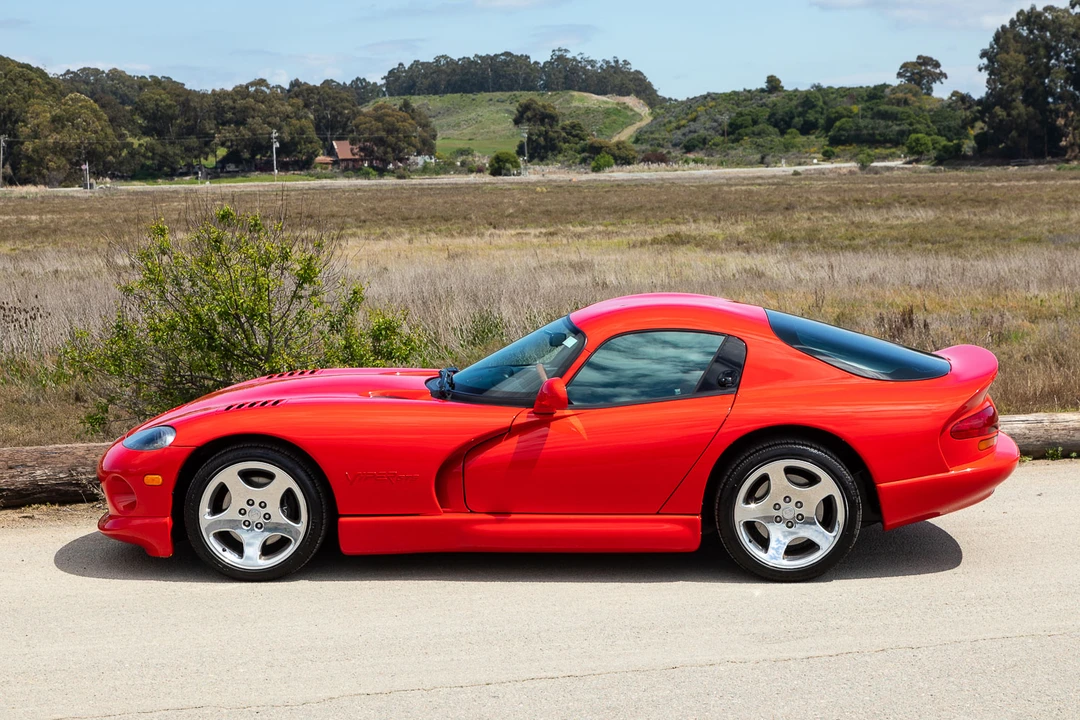 2000 Dodge Viper GTS 2nd Gen - Image 2 of 31