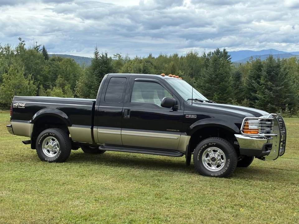 2000 Ford Super Duty 1st Gen - Image 2 of 31