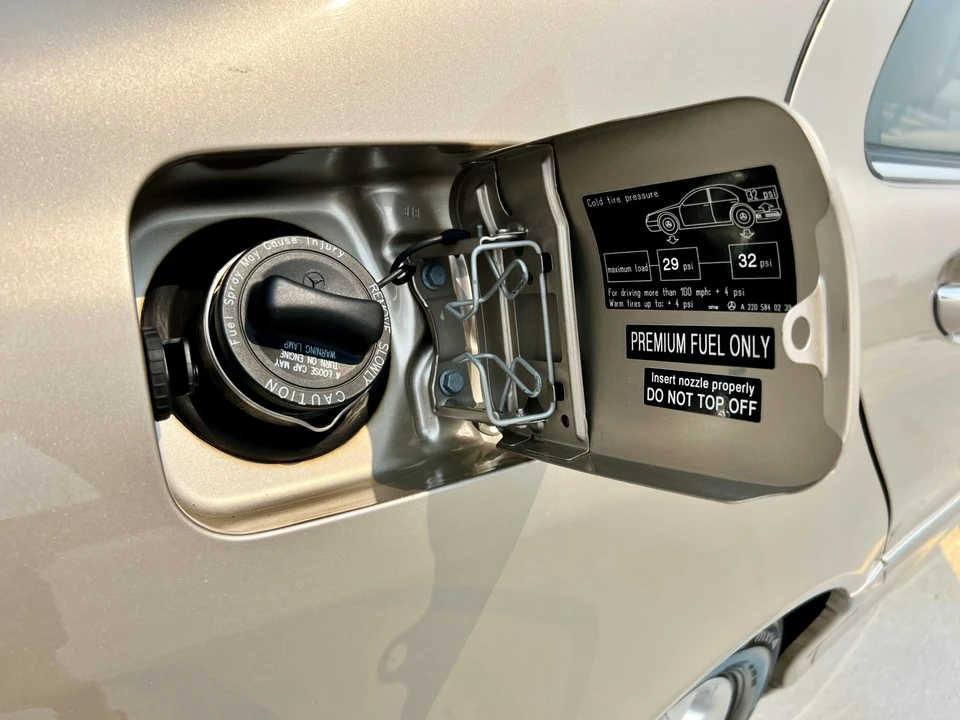 2001 Mercedes-Benz W220 S-Class - Image 29 of 31