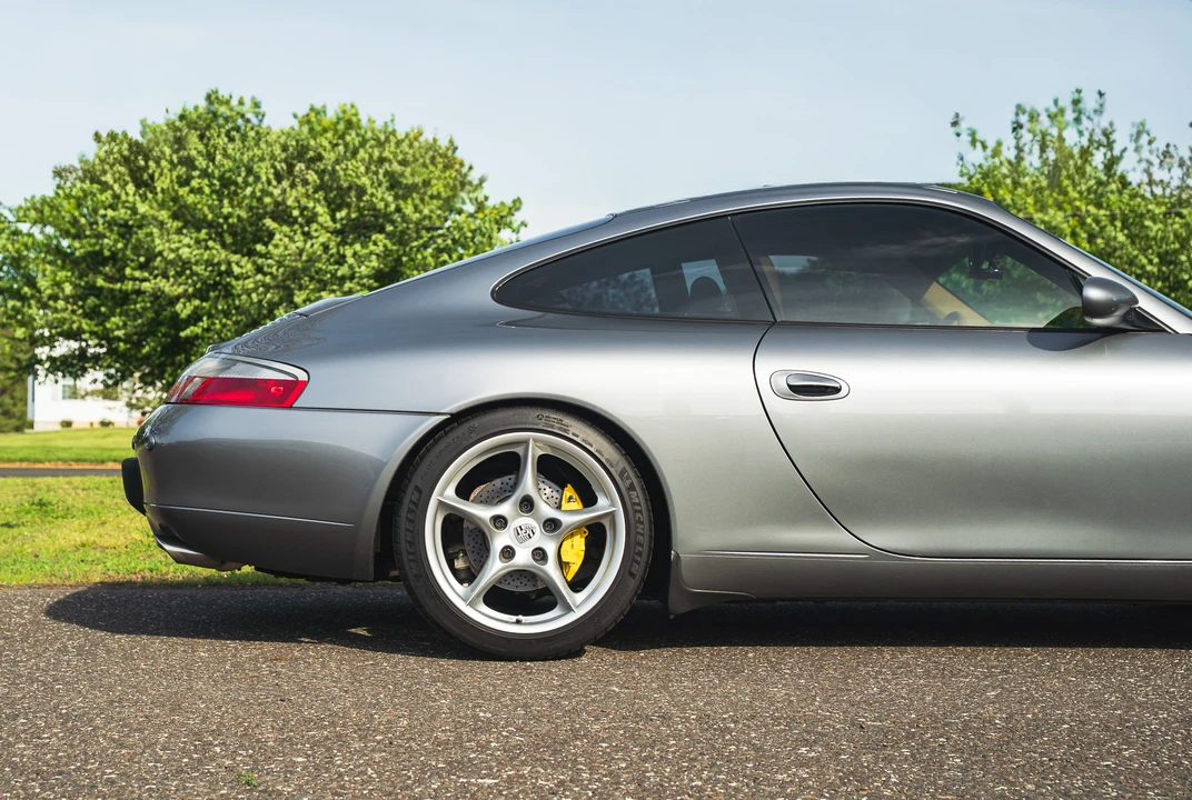 2001 Porsche 996 Carrera 4 - Image 28 of 31