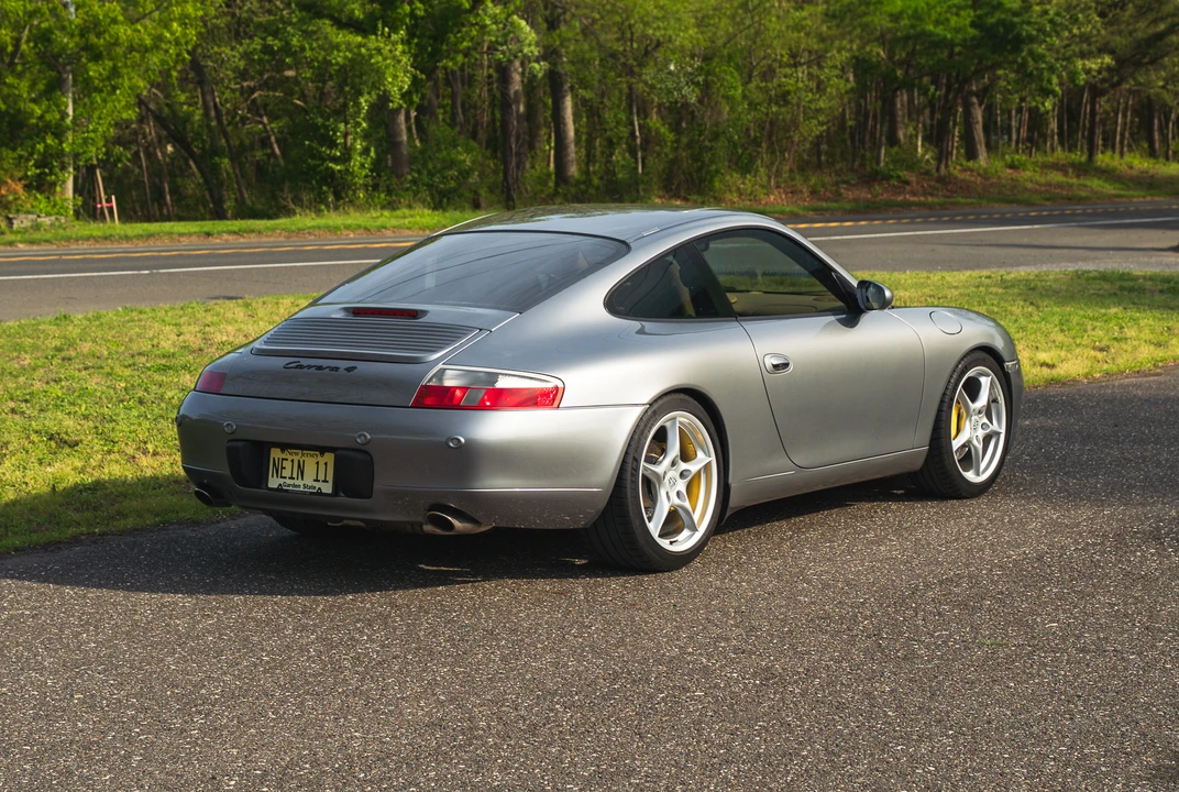 2001 Porsche 996 Carrera 4 - Image 15 of 31