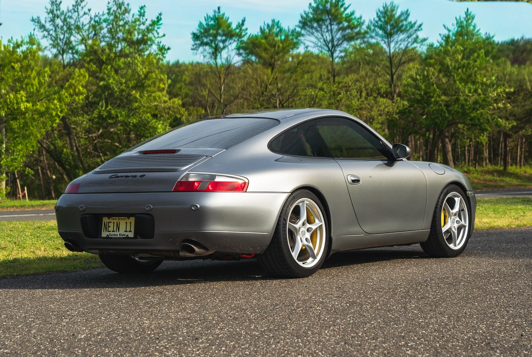 2001 Porsche 996 Carrera 4 - Image 16 of 31