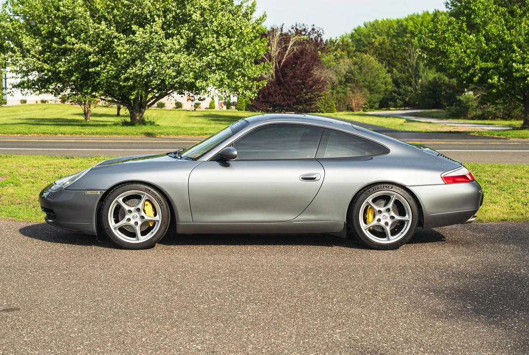 2001 Porsche 996 Carrera 4 - Image 4 of 31