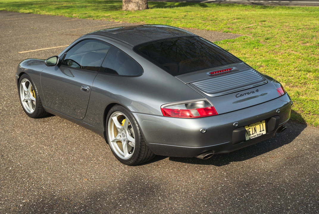 2001 Porsche 996 Carrera 4 - Image 6 of 31