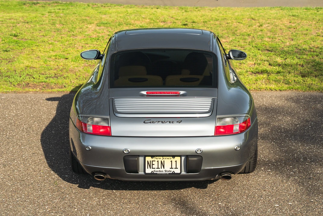2001 Porsche 996 Carrera 4 - Image 11 of 31