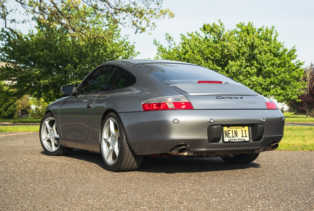 2001 Porsche 996 Carrera 4 - Image 8 of 31