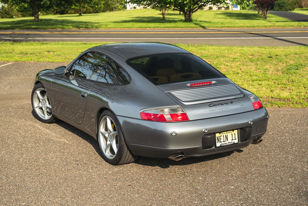 2001 Porsche 996 Carrera 4 - Image 10 of 31
