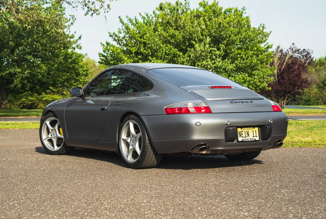 2001 Porsche 996 Carrera 4 - Image 9 of 31