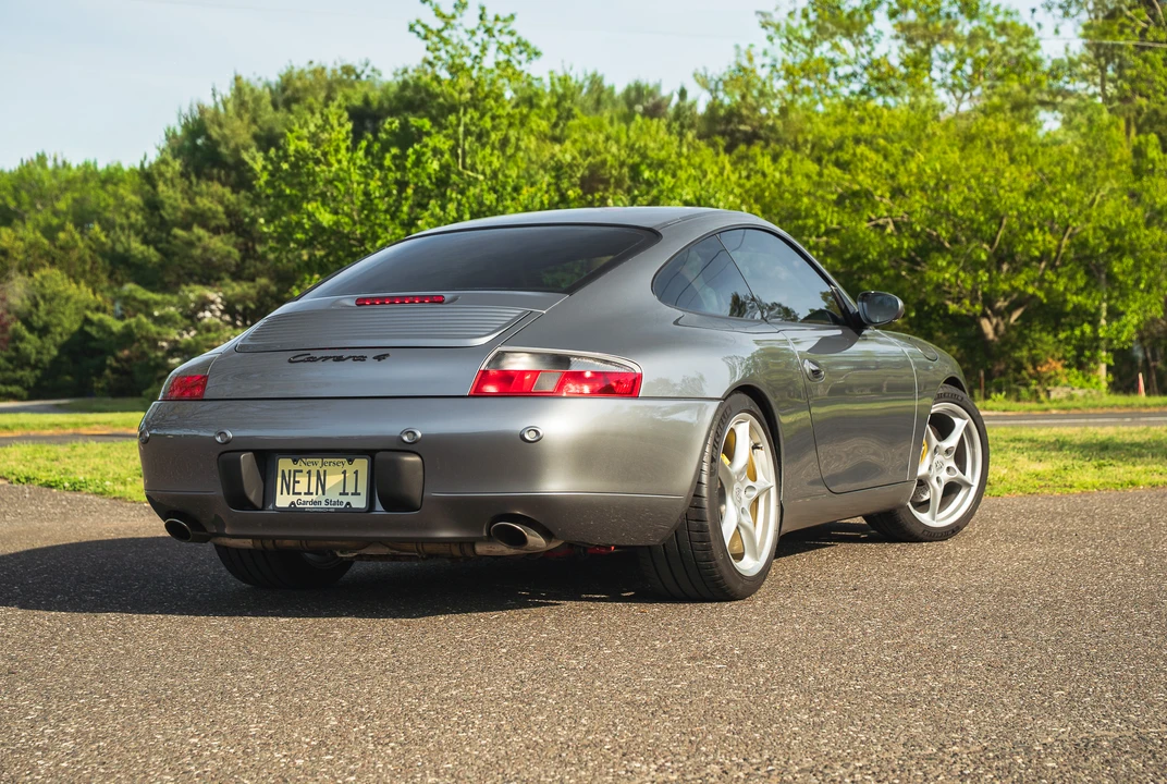 2001 Porsche 996 Carrera 4 - Image 12 of 31