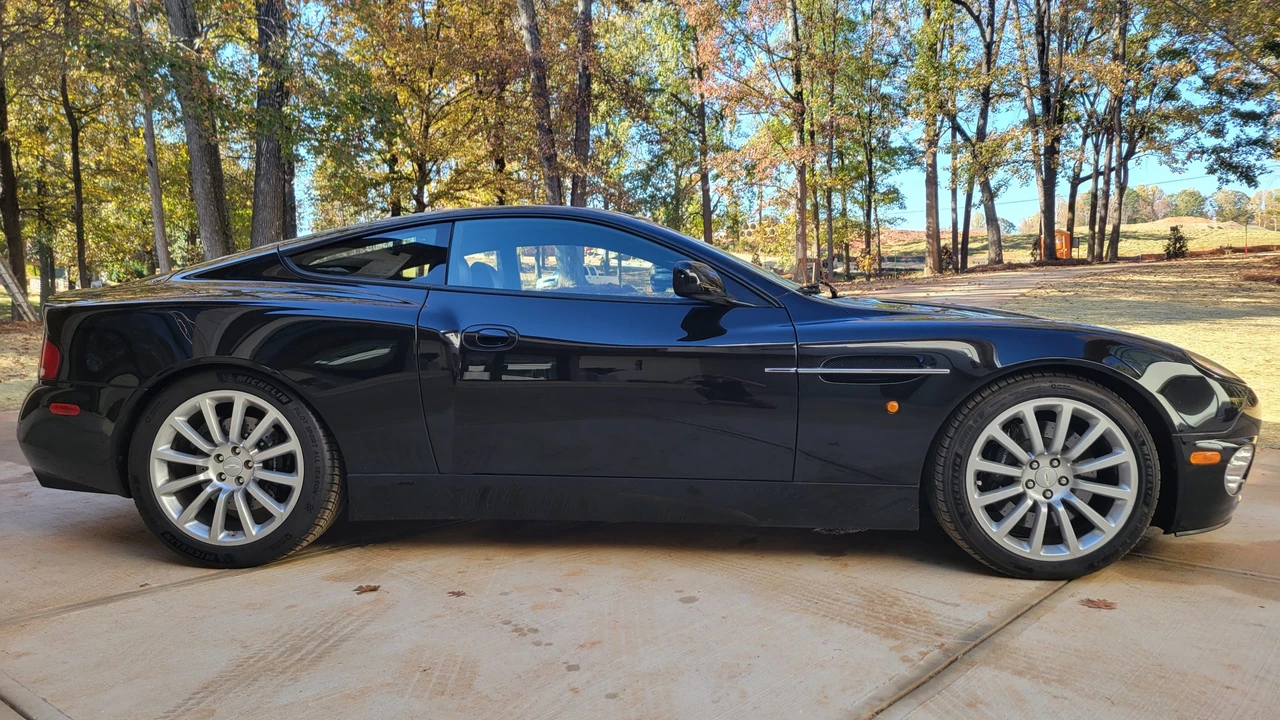 2003 Aston Martin Vanquish 1st Gen - Image 9 of 31