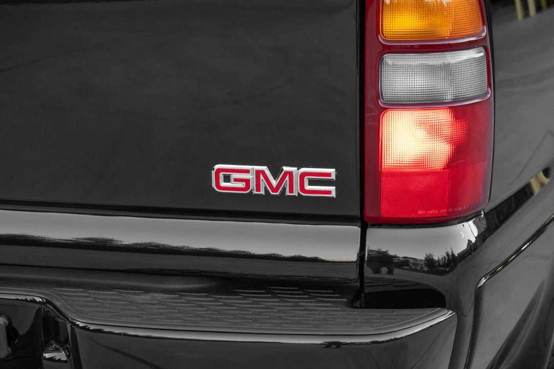 2003 GMC Yukon 2nd Gen - Image 28 of 31
