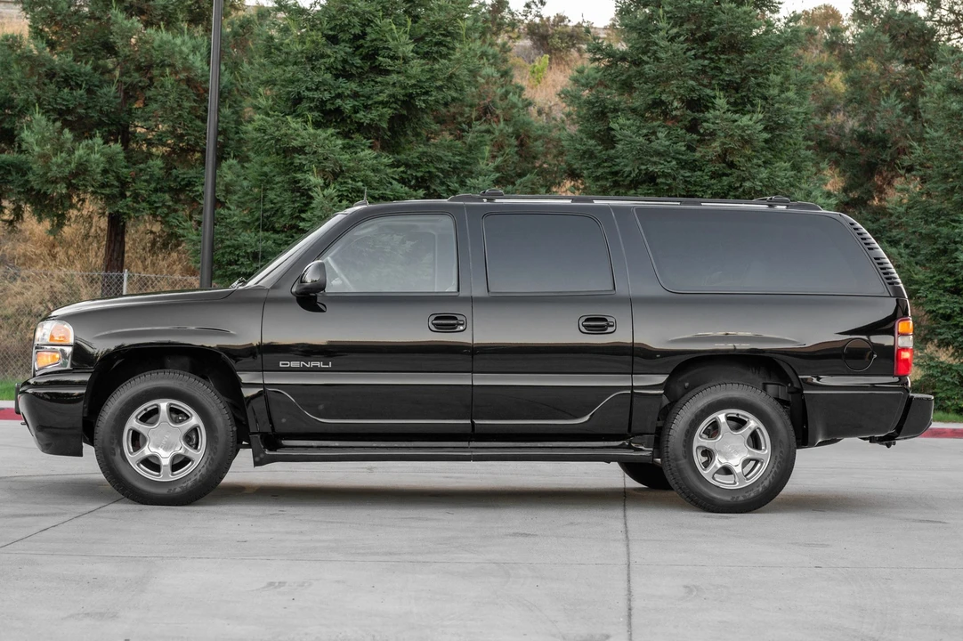 2003 GMC Yukon 2nd Gen - Image 2 of 31