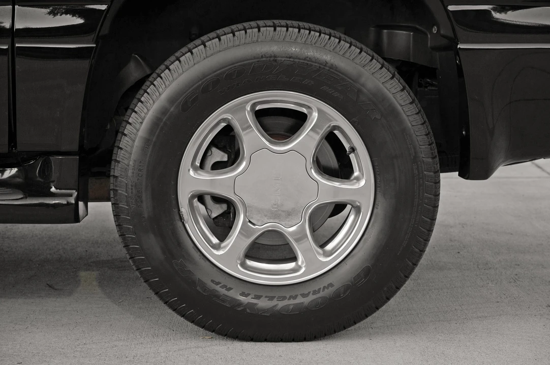 2003 GMC Yukon 2nd Gen - Image 31 of 31