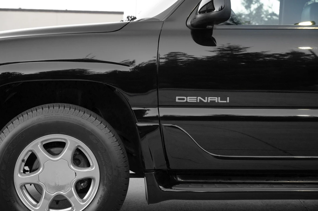 2003 GMC Yukon 2nd Gen - Image 19 of 31
