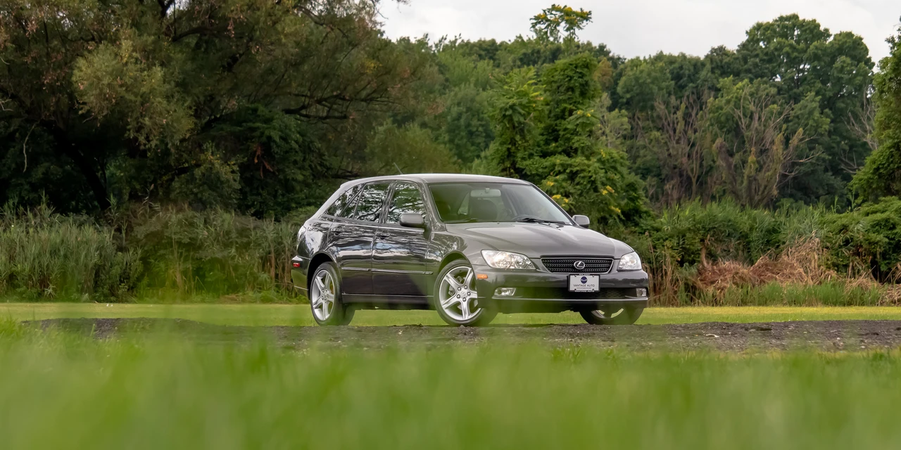 2003 Lexus IS 1st Gen - Image 25 of 31