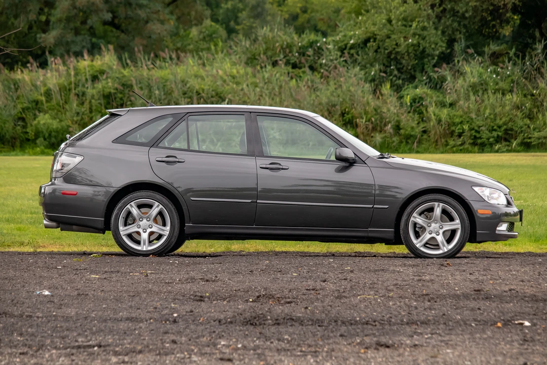 2003 Lexus IS 1st Gen - Image 21 of 31