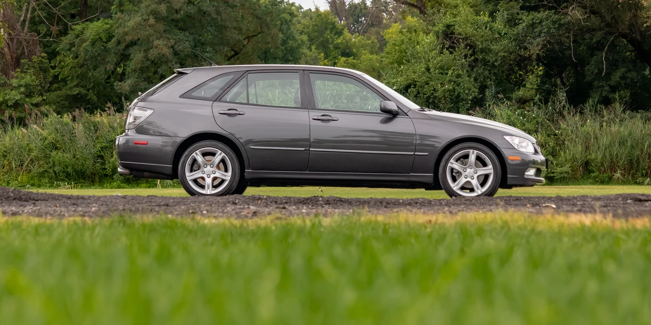2003 Lexus IS 1st Gen - Image 23 of 31