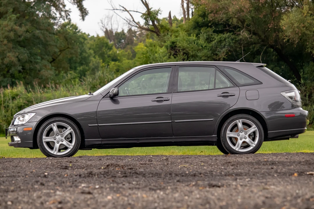 2003 Lexus IS 1st Gen - Image 10 of 31