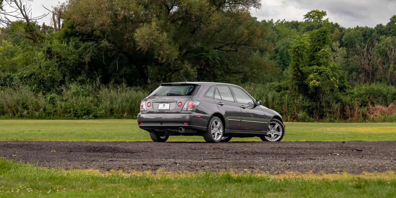 2003 Lexus IS 1st Gen - Image 17 of 31