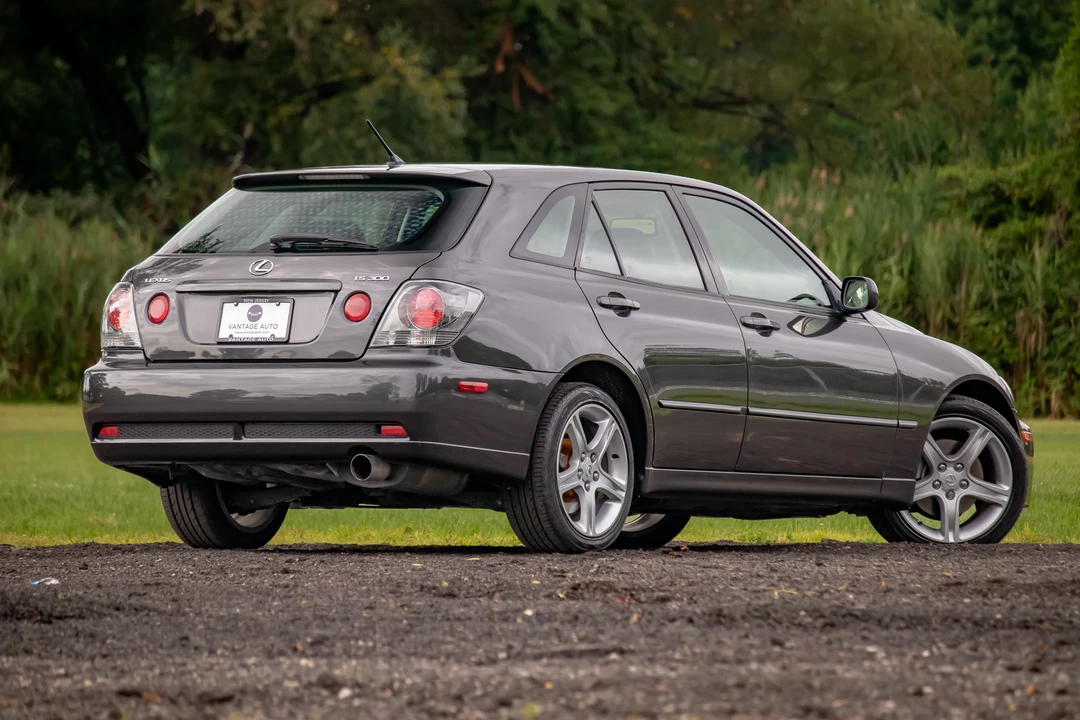 2003 Lexus IS 1st Gen - Image 19 of 31