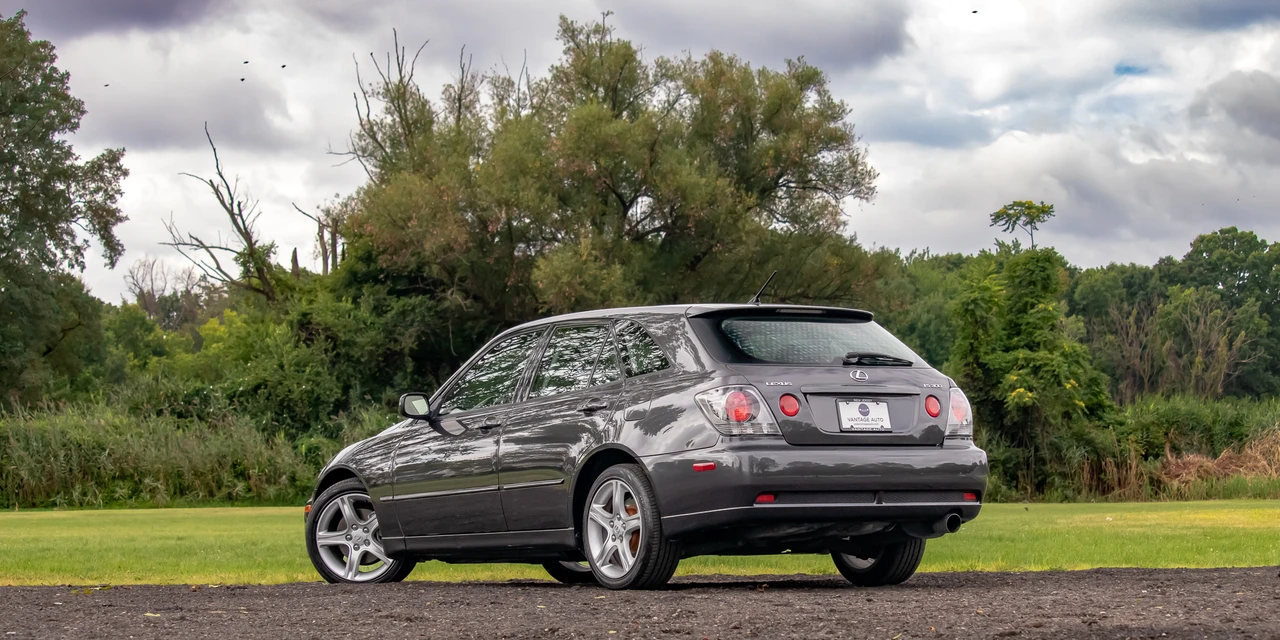 2003 Lexus IS 1st Gen - Image 11 of 31
