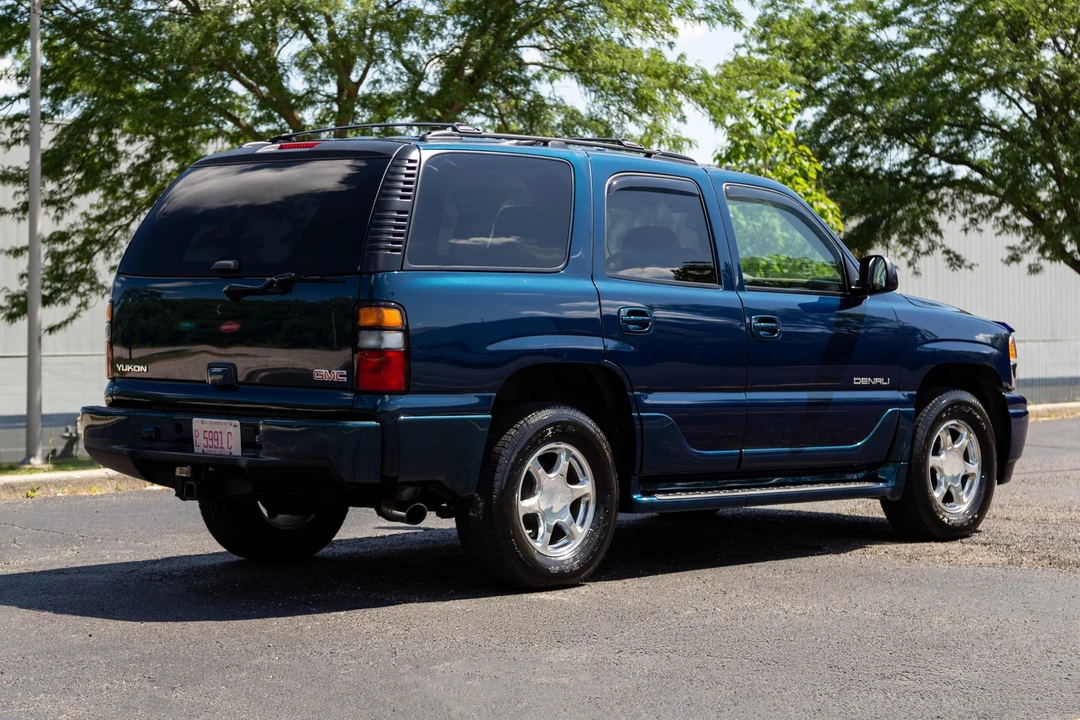 2005 GMC Yukon 2nd Gen - Image 11 of 31