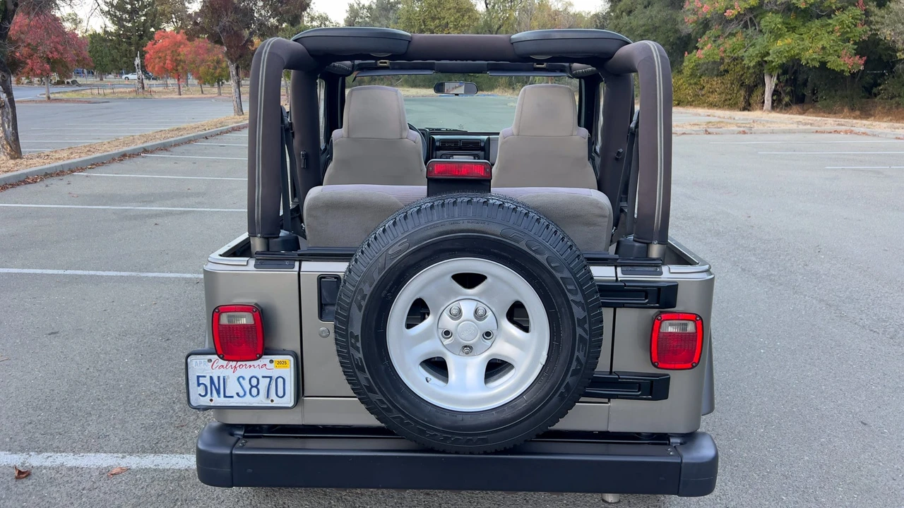 2005 Jeep TJ Wrangler - Image 21 of 31