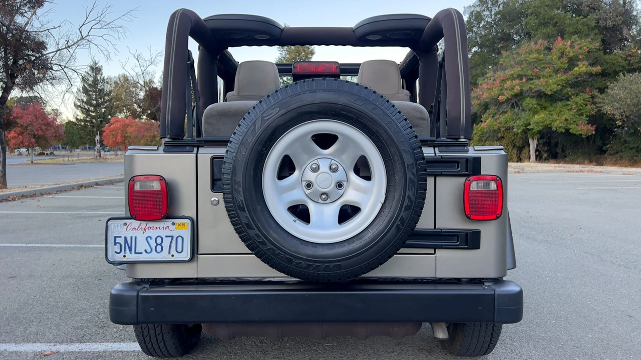 2005 Jeep TJ Wrangler - Image 22 of 31