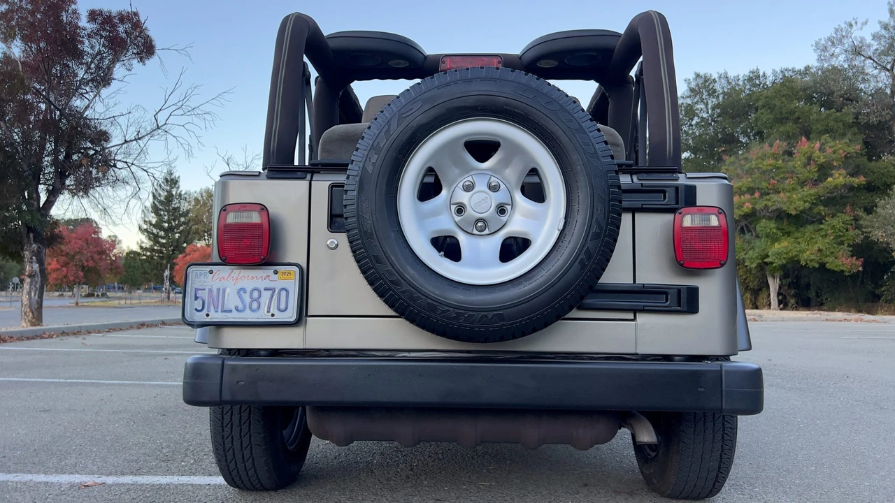 2005 Jeep TJ Wrangler - Image 23 of 31