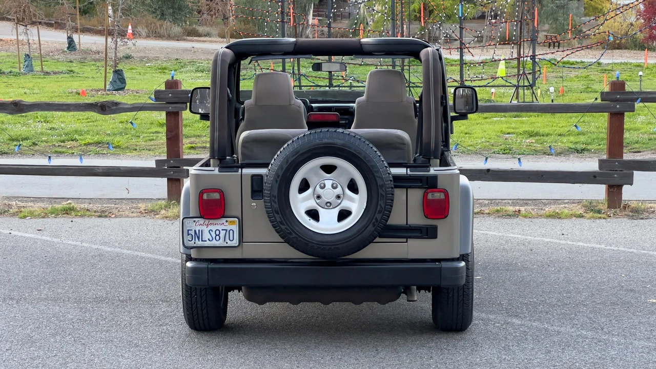 2005 Jeep TJ Wrangler - Image 18 of 31