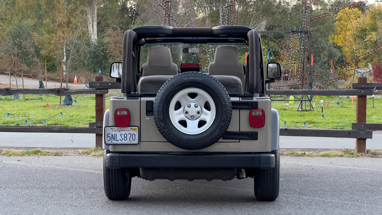 2005 Jeep TJ Wrangler - Image 17 of 31