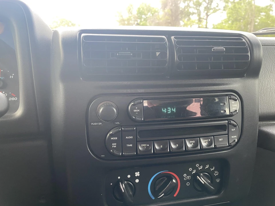 2005 Jeep TJ Wrangler - Image 27 of 31