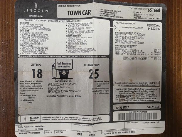 2005 Lincoln Town Car - Image 8 of 8