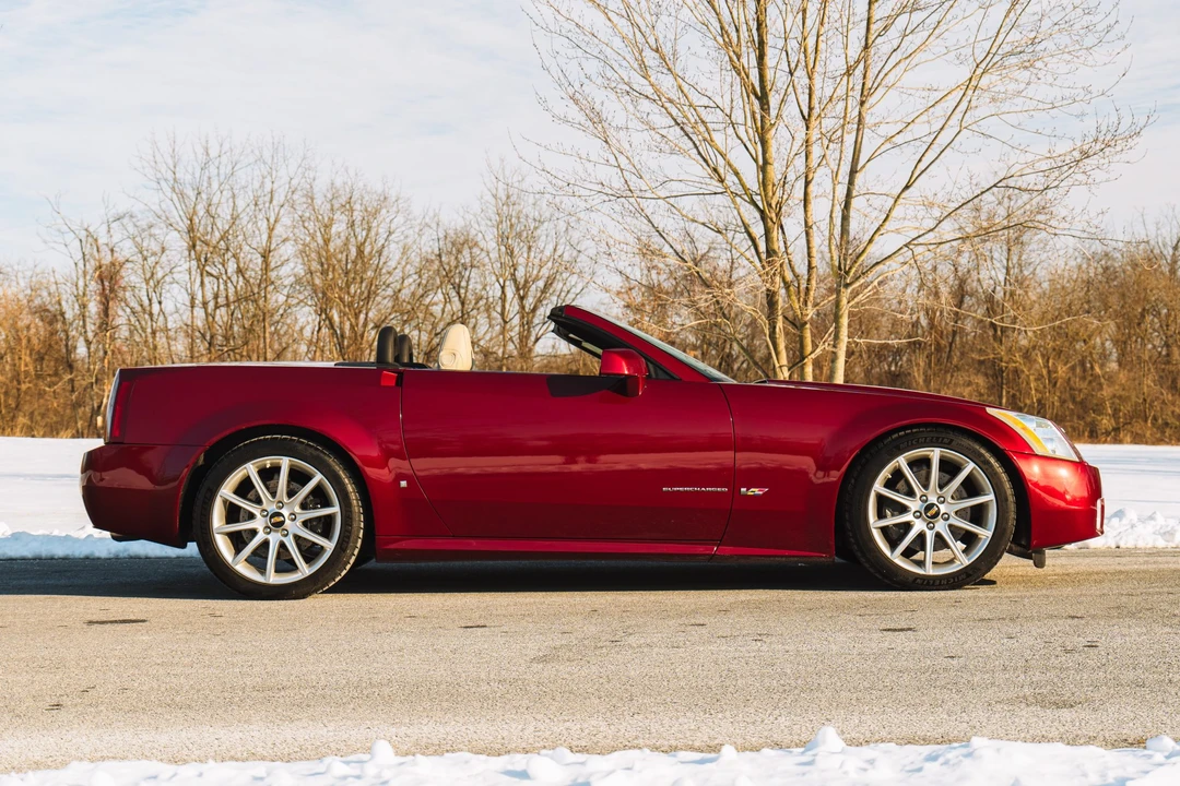 2006 Cadillac XLR-V - Image 22 of 31