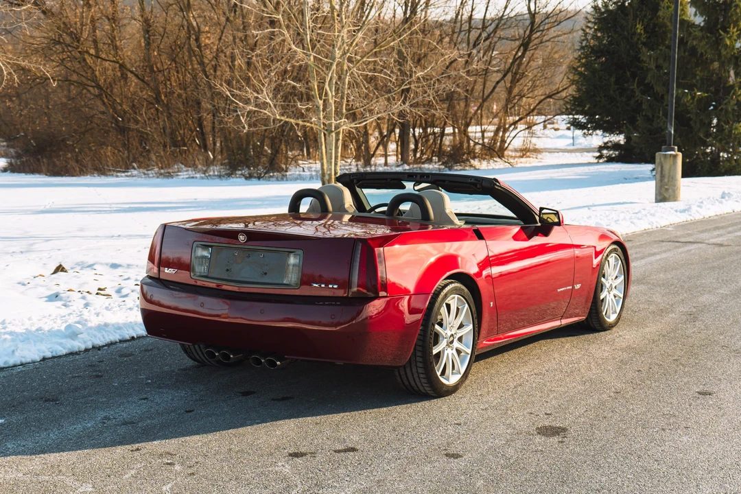 2006 Cadillac XLR-V - Image 17 of 31