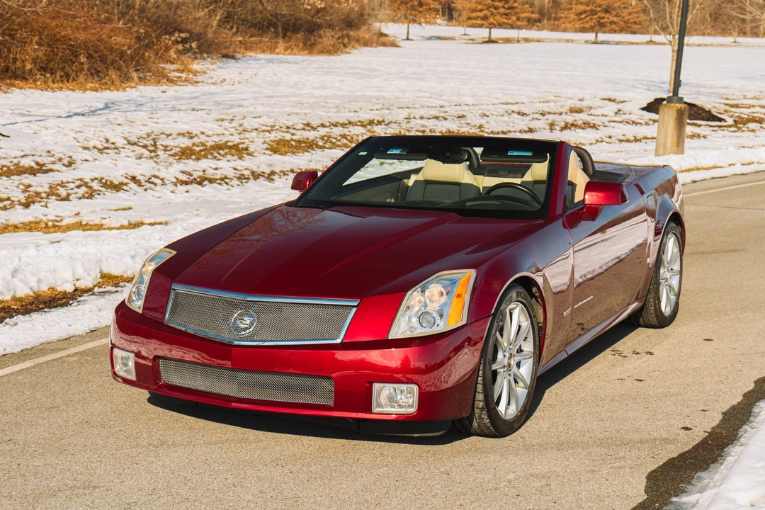 2006 Cadillac XLR-V - Image 2 of 31