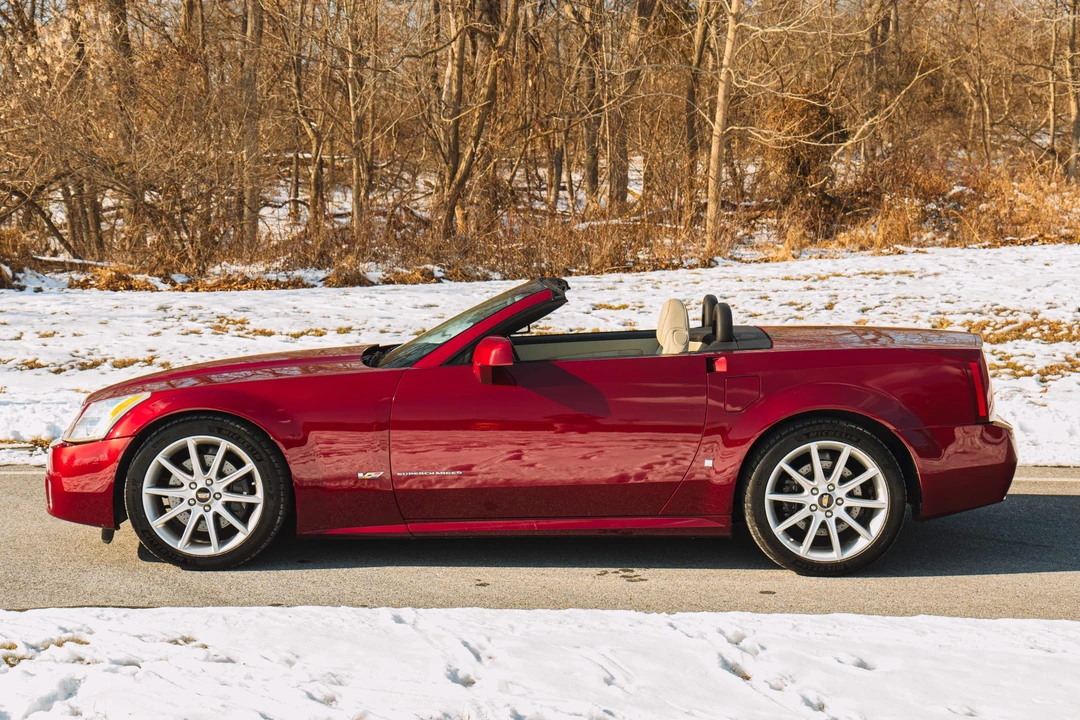 2006 Cadillac XLR-V - Image 8 of 31