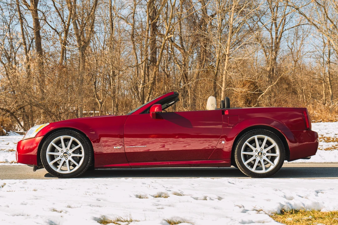 2006 Cadillac XLR-V - Image 9 of 31