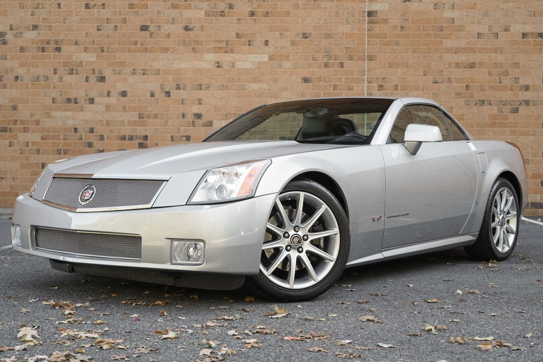 2006 Cadillac XLR-V - Image 2 of 31