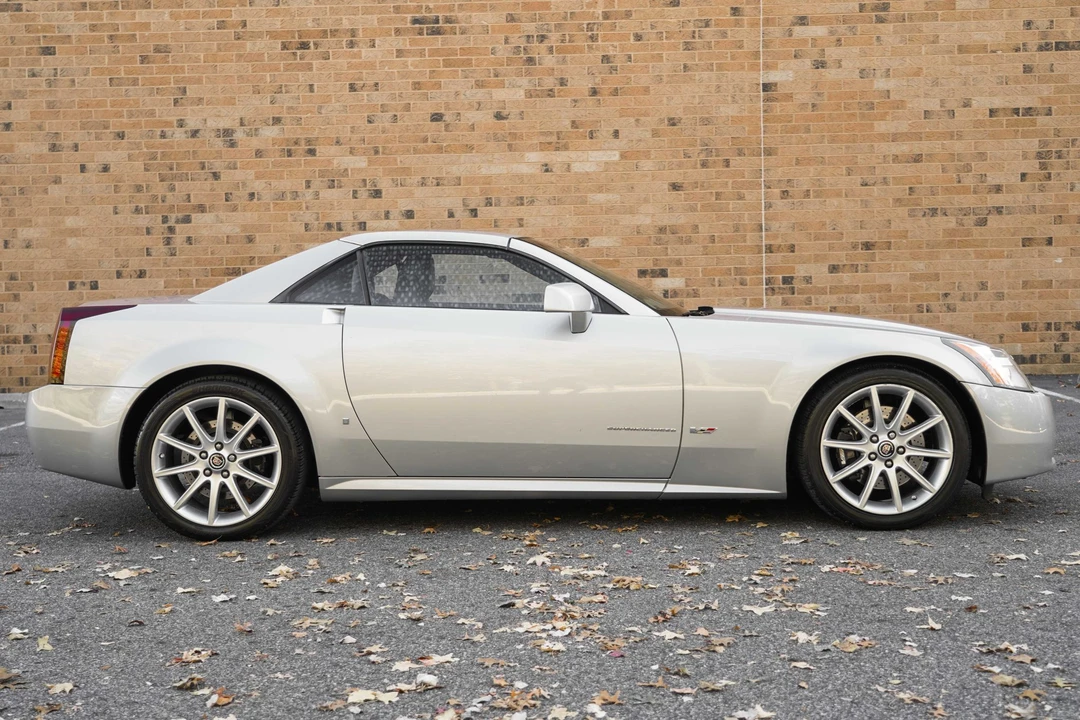 2006 Cadillac XLR-V - Image 15 of 31