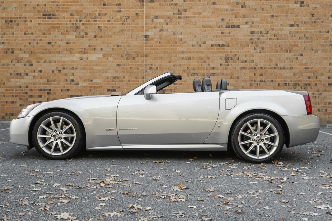 2006 Cadillac XLR-V - Image 6 of 31