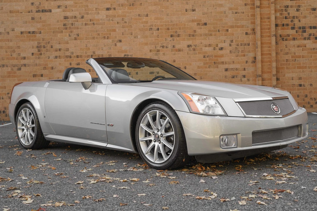 2006 Cadillac XLR-V - Image 16 of 31