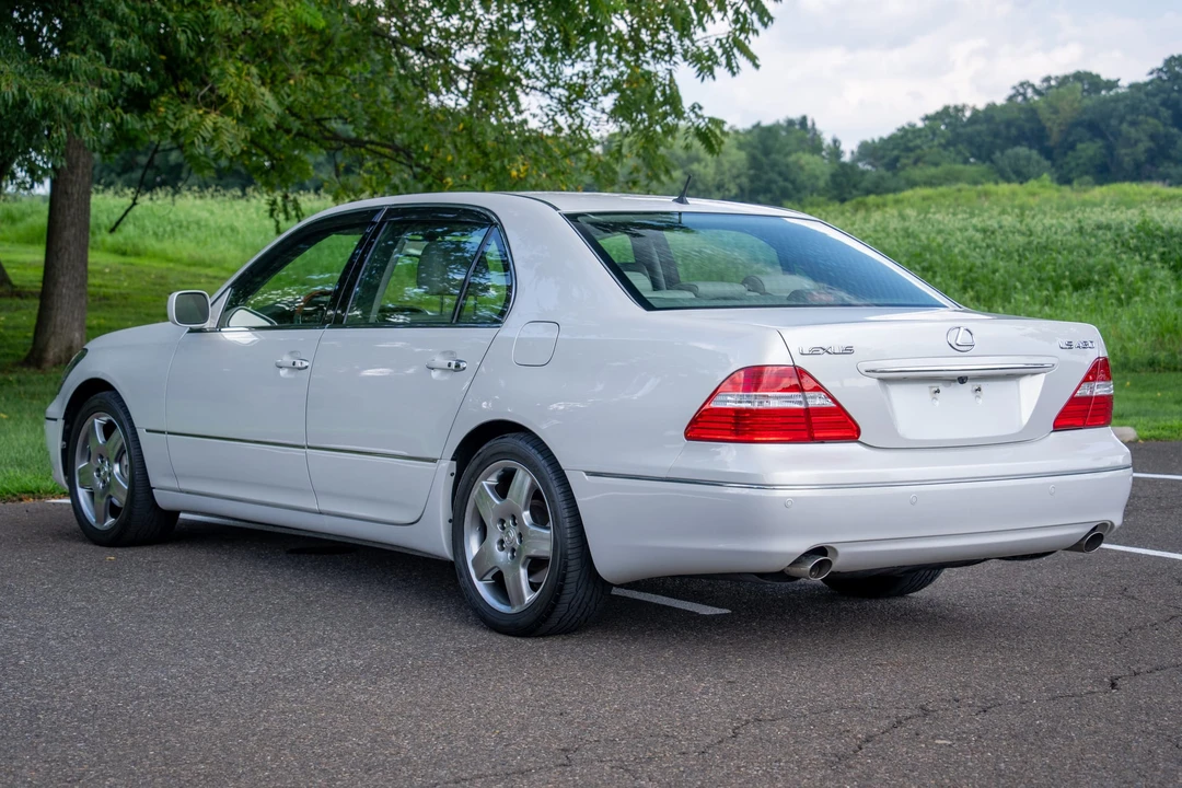 2006 Lexus LS 3rd Gen - Image 10 of 31