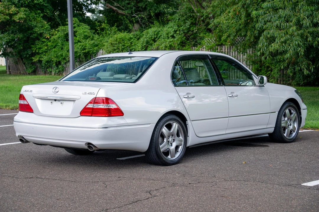 2006 Lexus LS 3rd Gen - Image 16 of 31