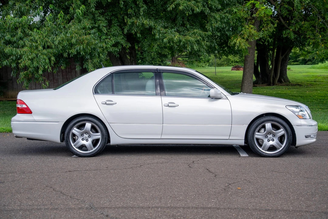 2006 Lexus LS 3rd Gen - Image 17 of 31