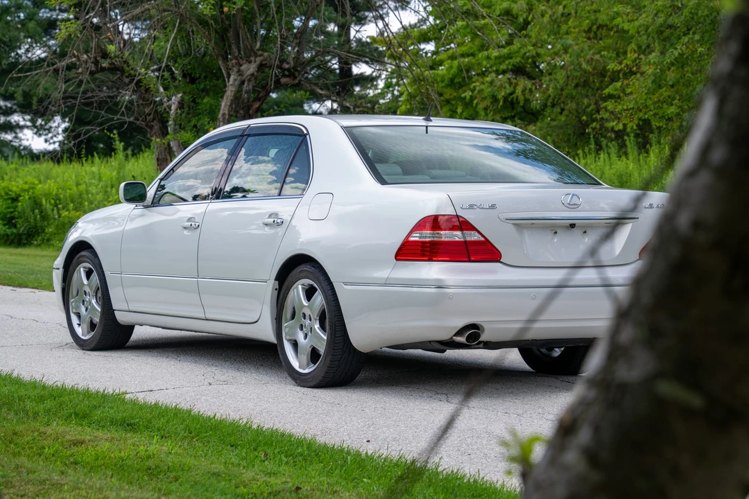 2006 Lexus LS 3rd Gen - Image 11 of 31