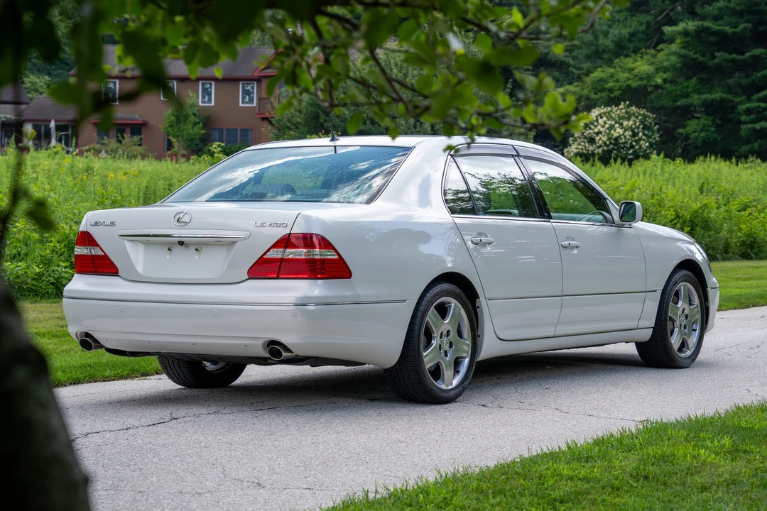2006 Lexus LS 3rd Gen - Image 14 of 31